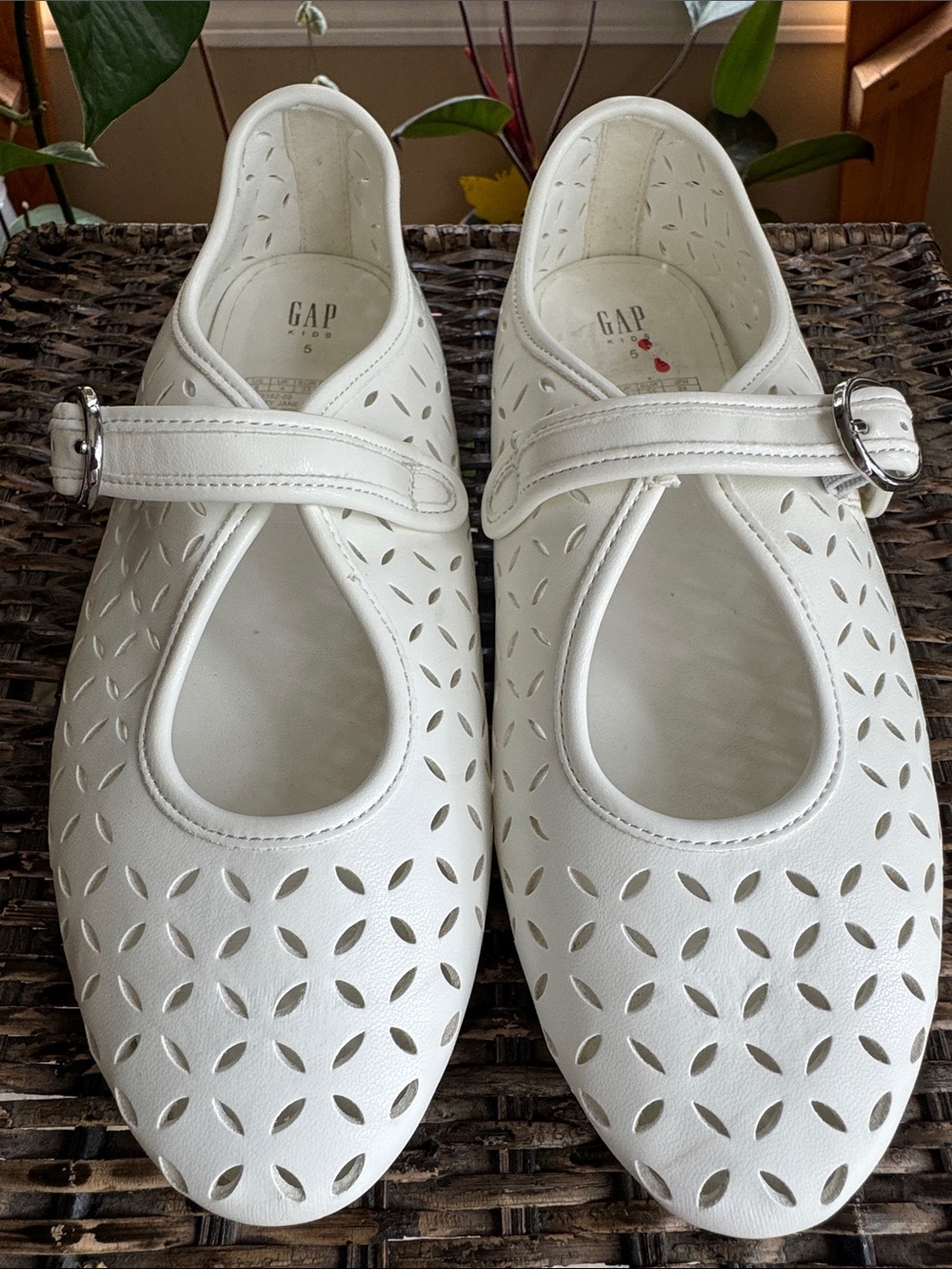 GAP White Perforated Mary Jane Flats with Buckle Strap big kid size 5